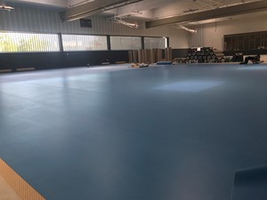 PREPARANDO EL MONTAJE DEL PVC DE LA PISTA DEPORTIVA