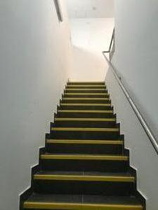 TRAMO DE ESCALERA
